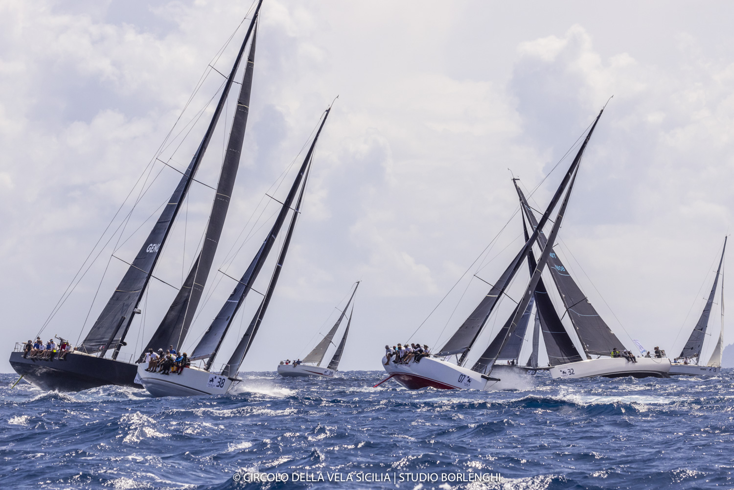 Spettacolare partenza della 19ma Palermo-Montecarlo - NEWS - Yacht Club Costa Smeralda