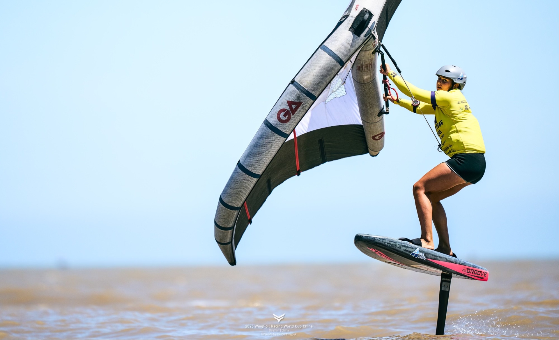 Maddalena Spanu vince la tappa cinese della WingFoil Racing World Cup - News - Yacht Club Costa Smeralda