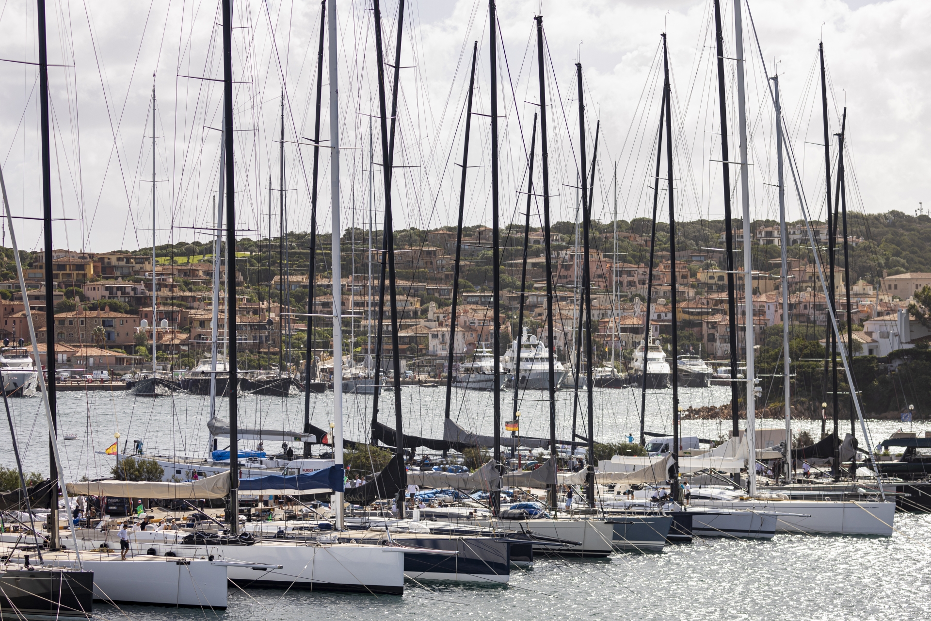 Il Maestrale rimanda a domani l’inizio delle regate alla Maxi Yacht Rolex Cup - News - Yacht Club Costa Smeralda